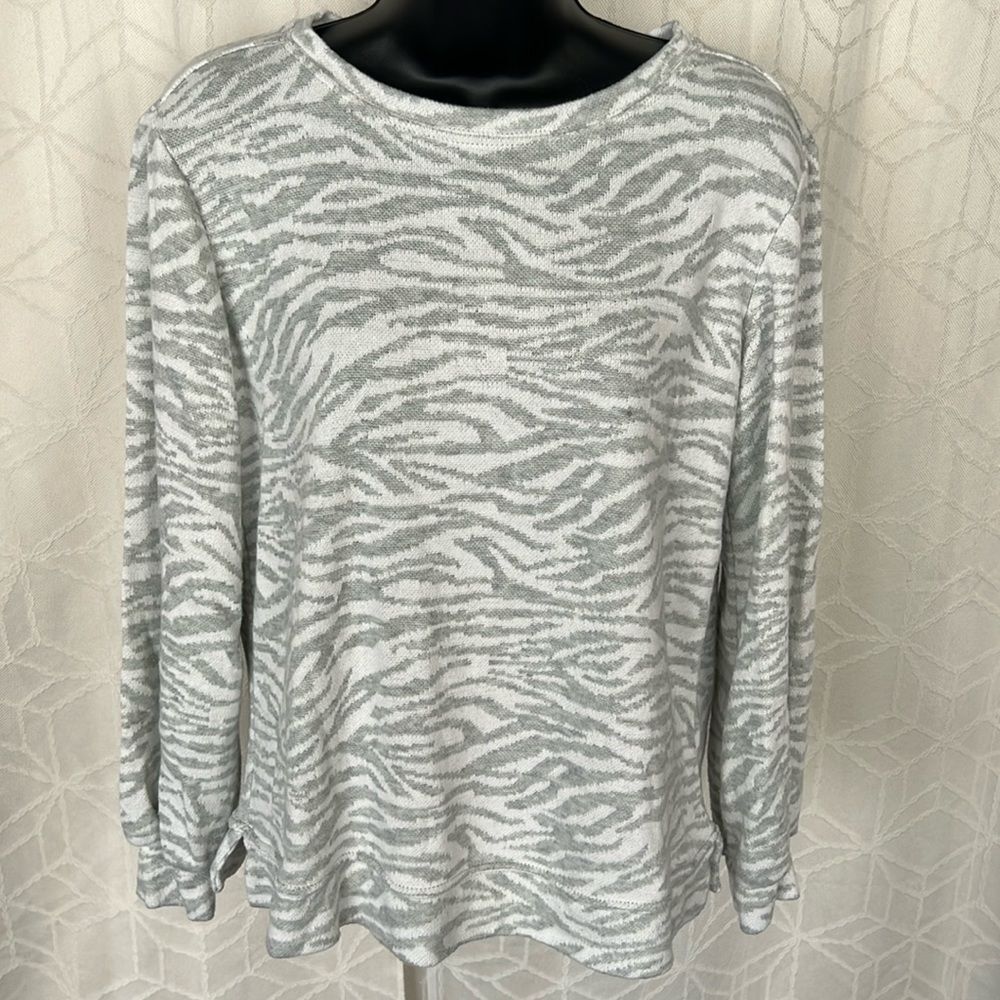 Ellen Tracy Zebra Print Gray & White Pullover Crewneck Sweater